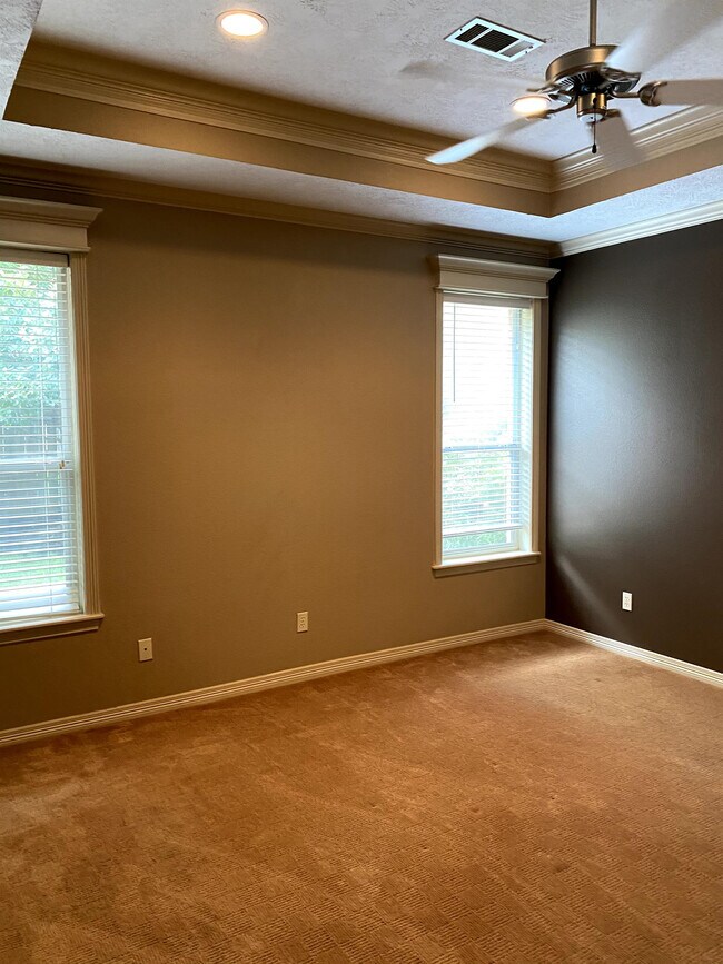 Building Photo - 8422 Alison Ave