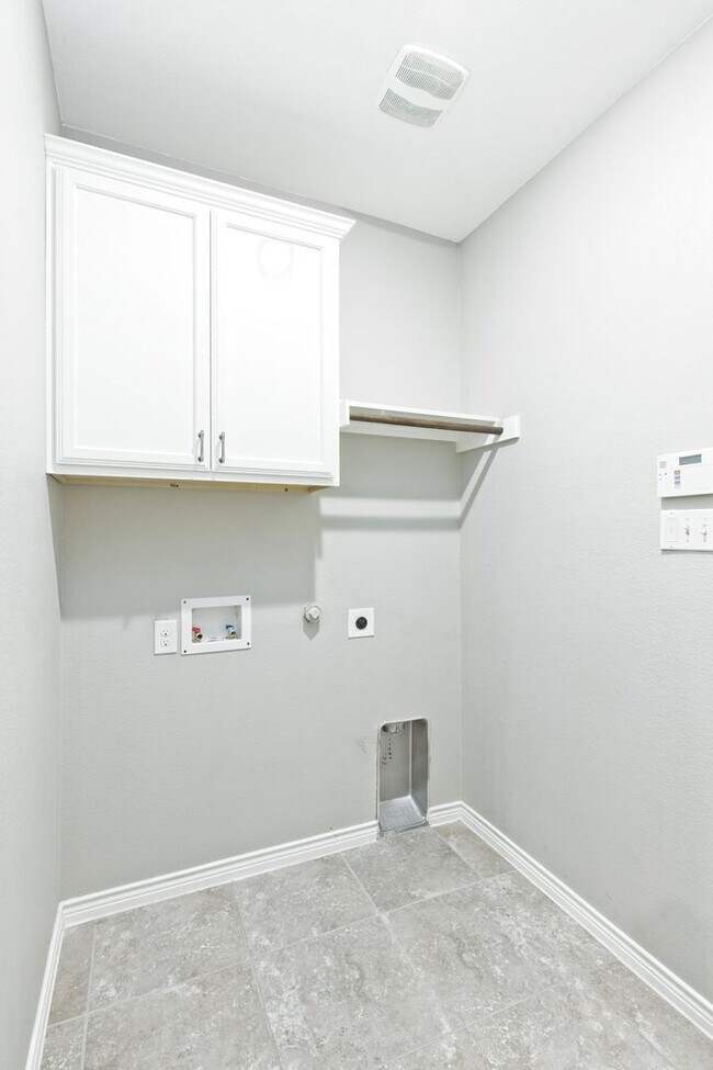 Building Photo - 3 bed plus home office for Lease
