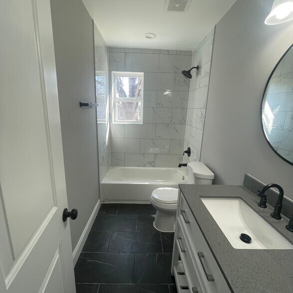 Building Photo - 273 56th Pl NE