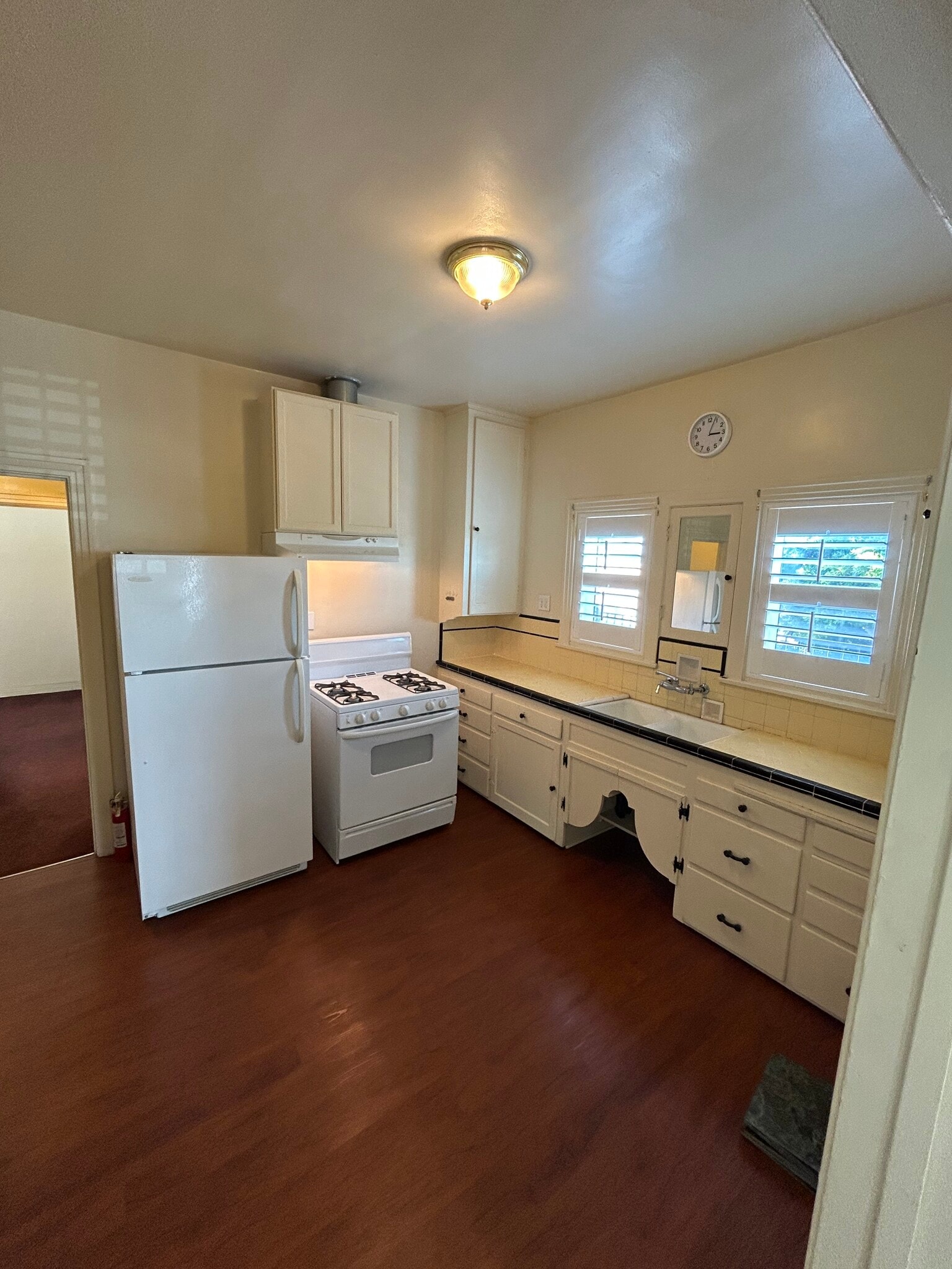 Kitchen - 112 N Primrose Ave