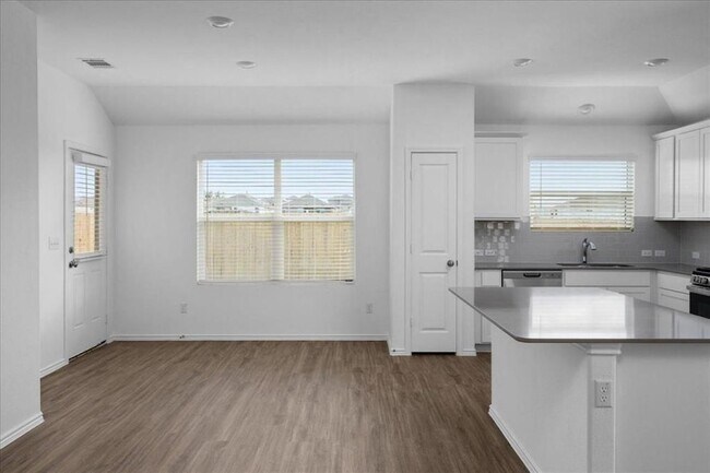 Building Photo - 329 Escondido Cir