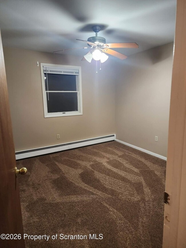 Building Photo - 16 Watkins St