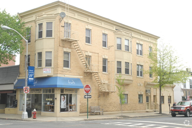Building Photo - 100 E Broad St