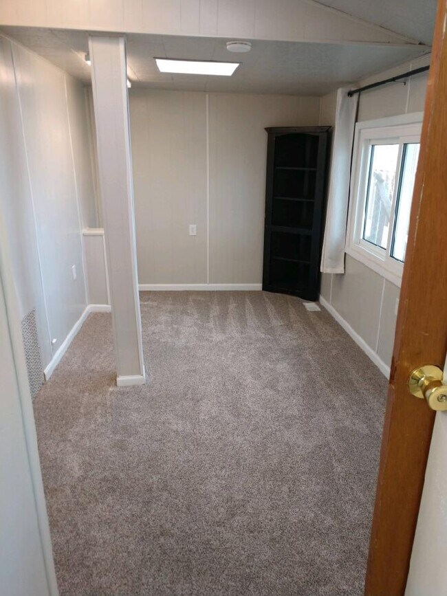Building Photo - 108 J W Ct