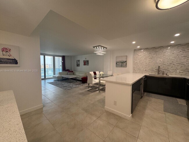 Building Photo - 3800 S Ocean Dr