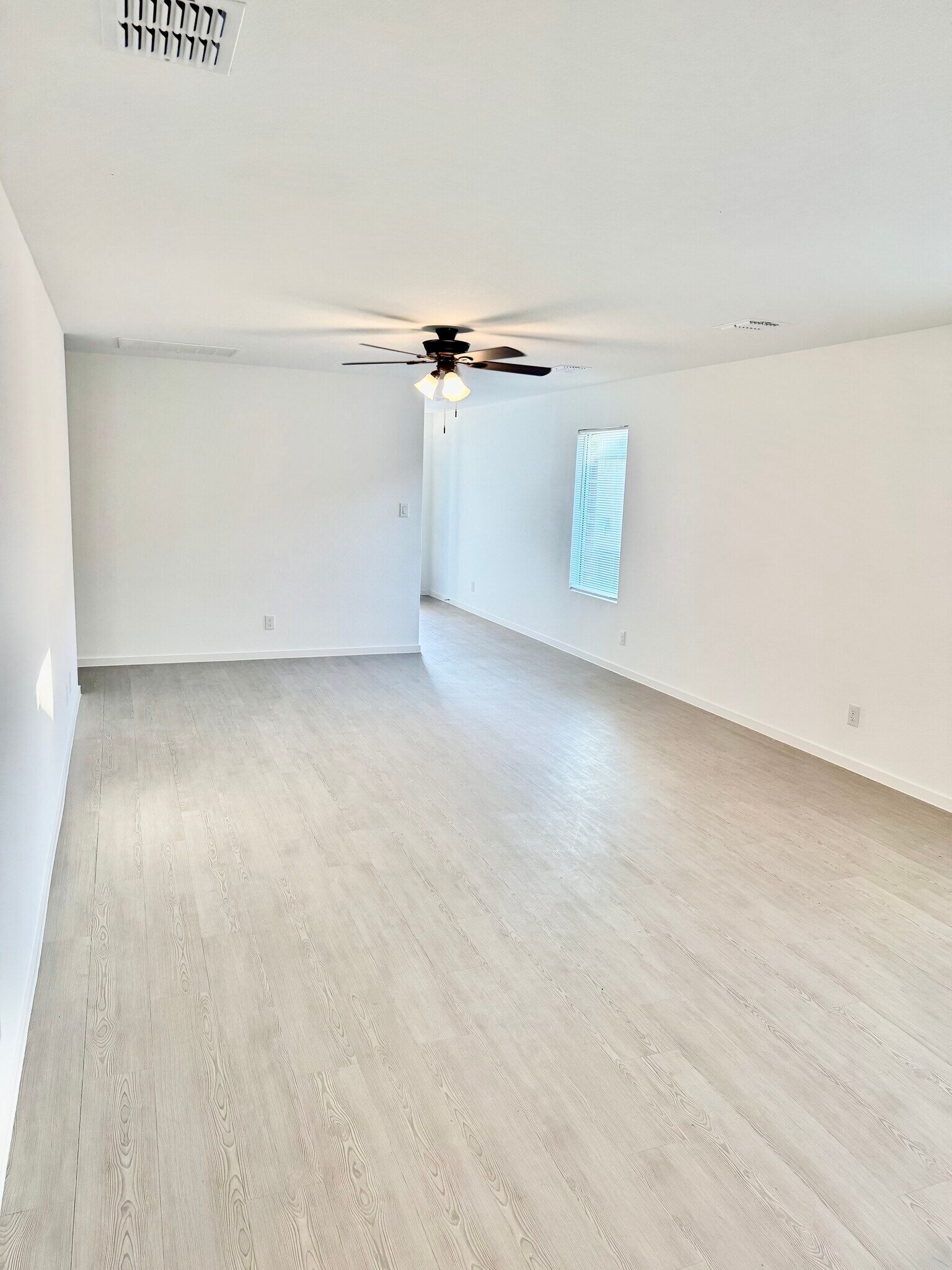 Building Photo - 1104 Barbary Fields St