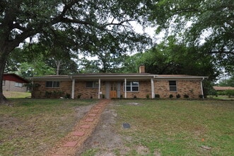 Building Photo - Coming Soon! 3 bedroom in the heart of Sou...