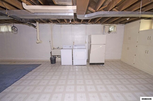 Building Photo - COUNTRY LIVING JUST OUTSIDE OF RENO!