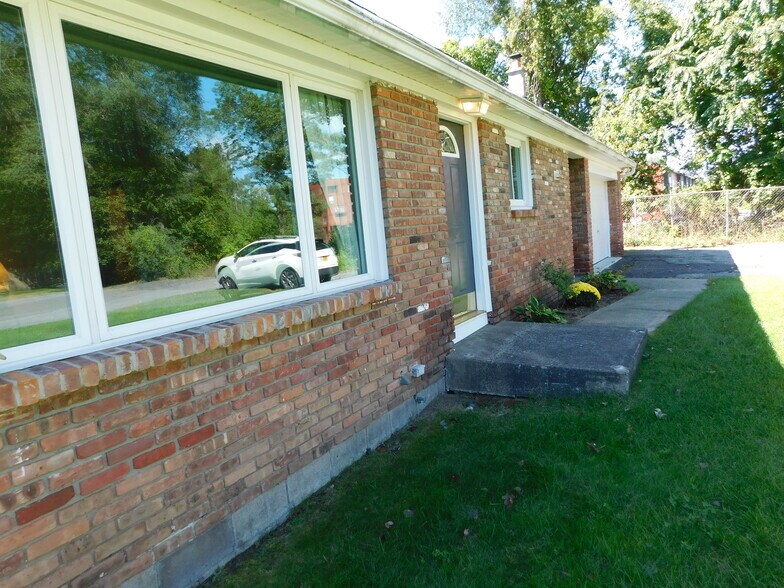 Building Photo - 26 Patricia Ln