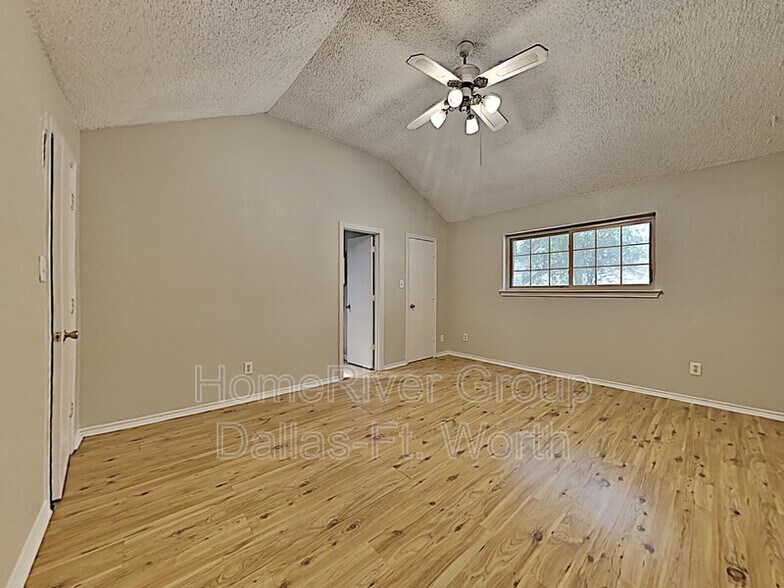 Building Photo - 2510 Valley View Dr