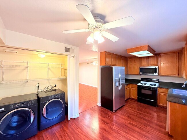 Building Photo - 12251 Moorpark St