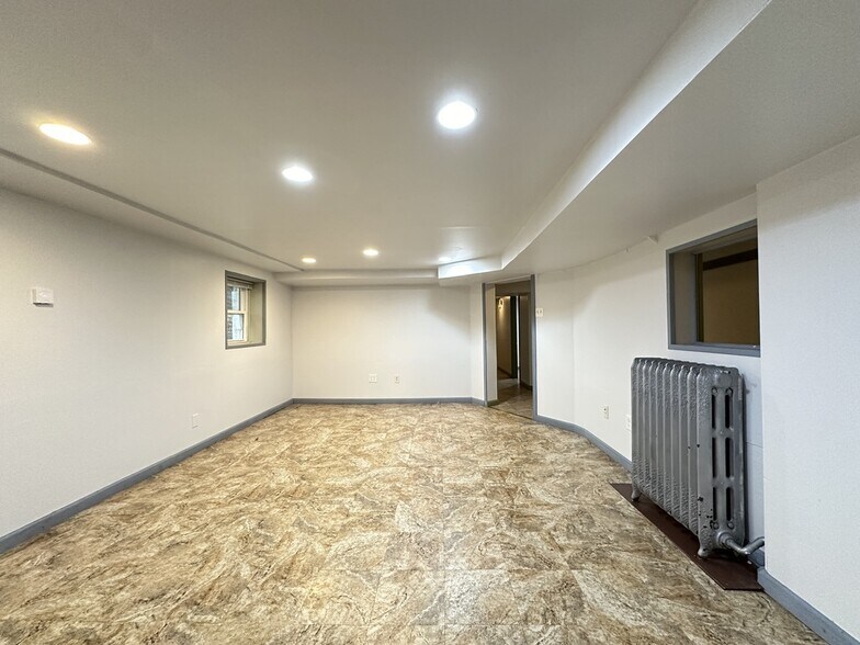 Building Photo - 4948 N Albany Ave