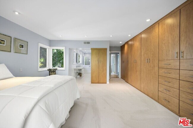 Building Photo - 11215 Sunset Blvd