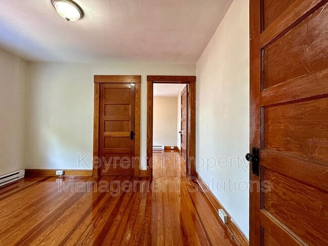 Building Photo - 304 Straith St