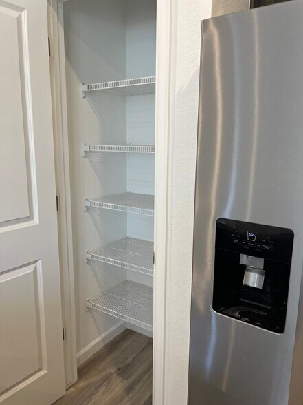 Building Photo - 1910 Rosen Dr