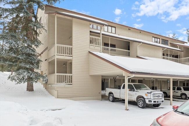 Building Photo - Charming Fully-Furnished Condo for Rent in...