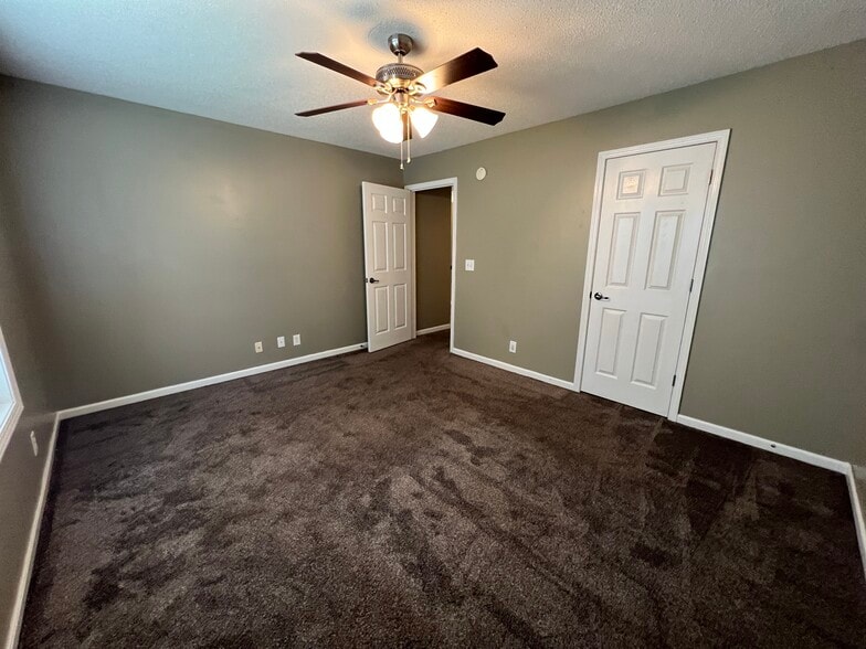 Building Photo - 450 Winding Bluff Way