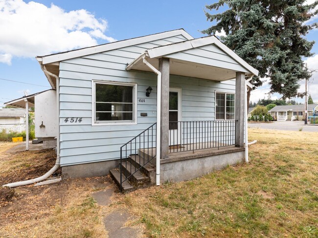 Primary Photo - Cozy 2 bedroom, 1 bath now available in NE...