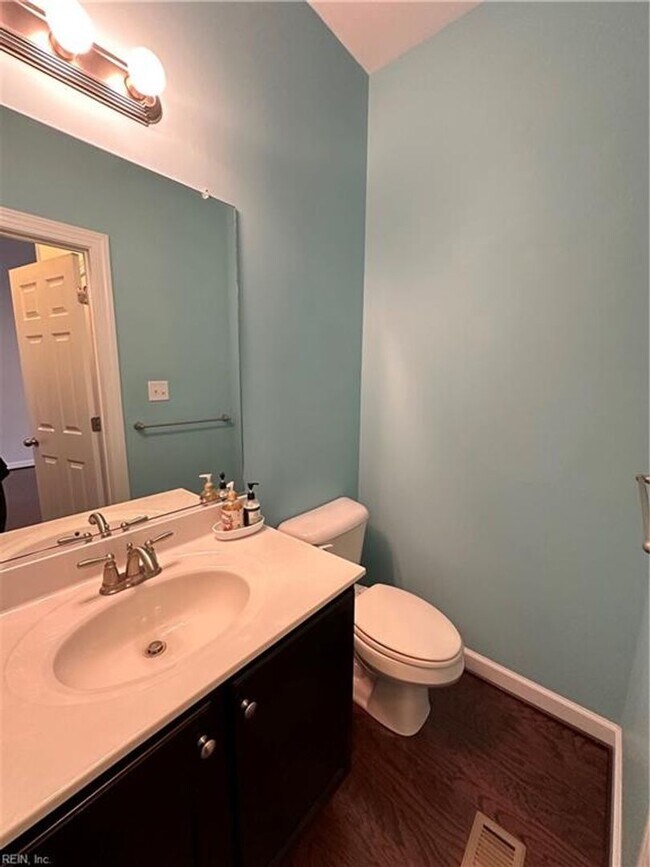 Building Photo - New Town