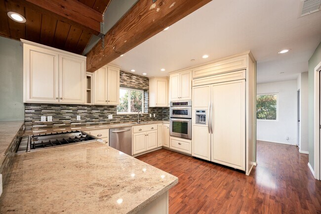 Building Photo - 9497 Montemar Dr