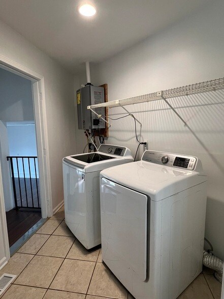 Building Photo - 2654 Crosspark Dr