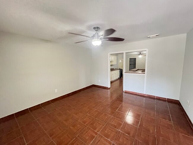 Building Photo - 11815 Mohawk Dr