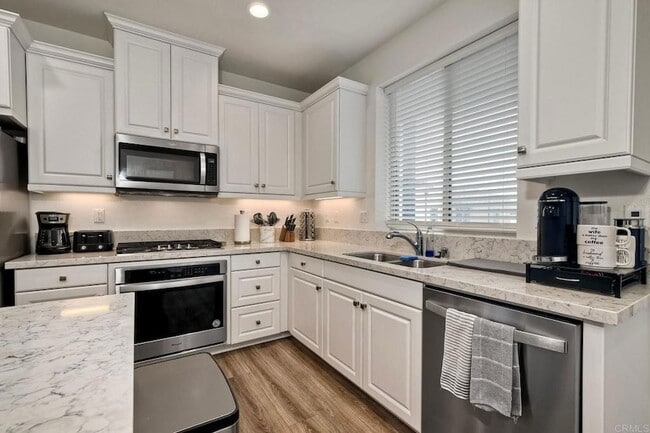 Building Photo - 2211 Solara Ln