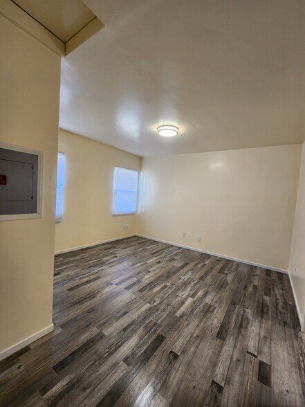 Building Photo - 1450 W 220th St