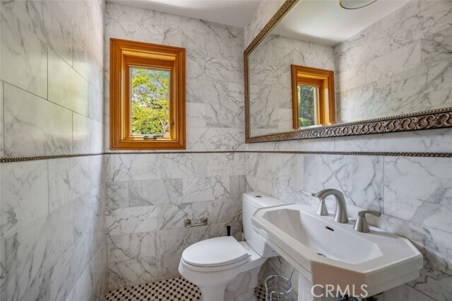 Building Photo - 11159 La Maida St