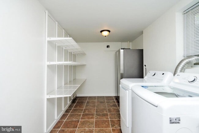 Building Photo - 2412 Rockbridge St