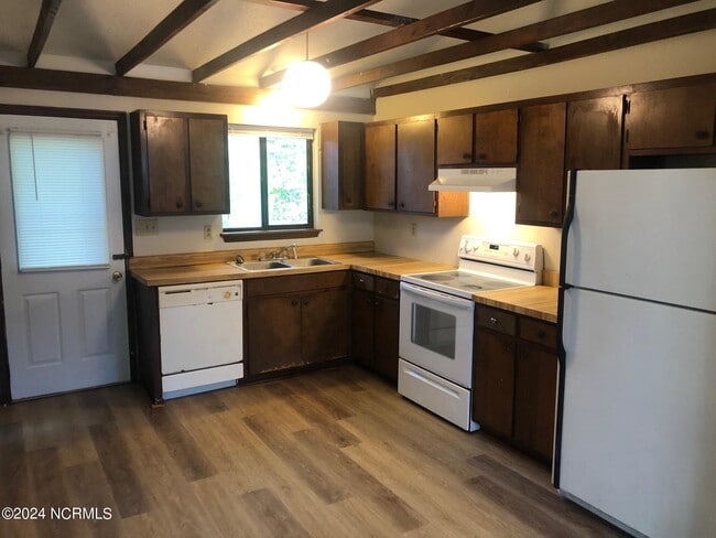Building Photo - 202 Cedar Ridge Ln