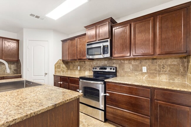 Building Photo - 207 Black Walnut Ct