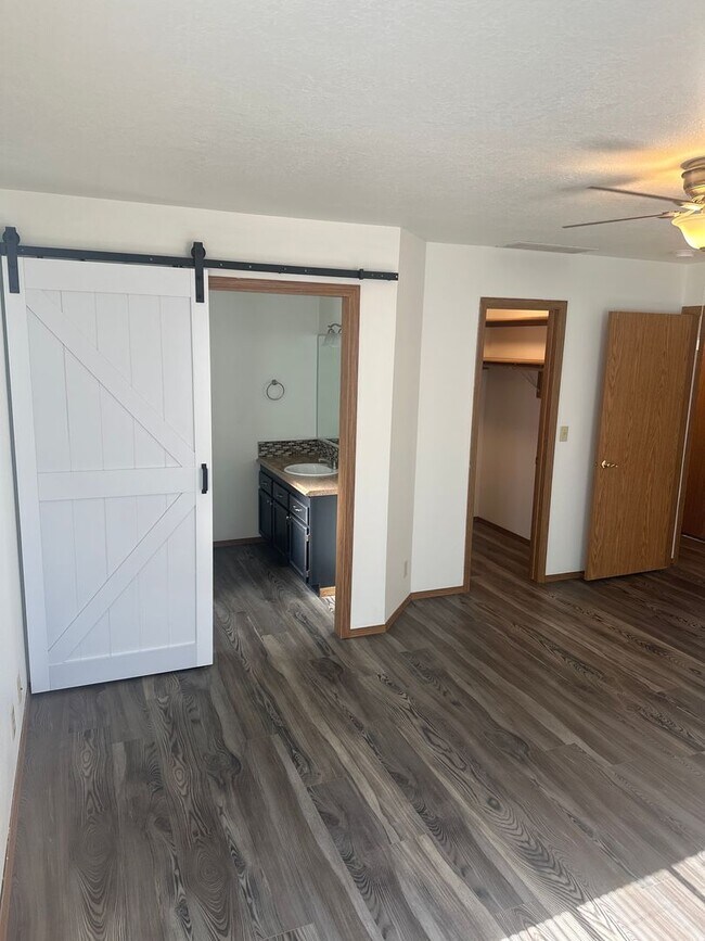 Building Photo - Tranquil & delightful 3-bedroom, 2-bathroo...