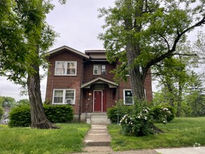 Building Photo - 300 Oxford Ave