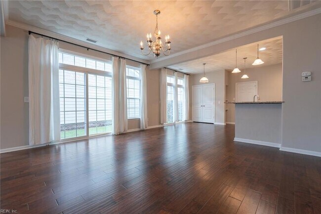 Building Photo - 5616 Memorial Dr