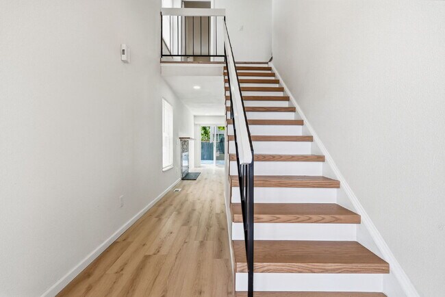 Building Photo - Stunning Fully Remodeled 3 Bed, 2 Bath Home in Conveniently-Located Northglenn!