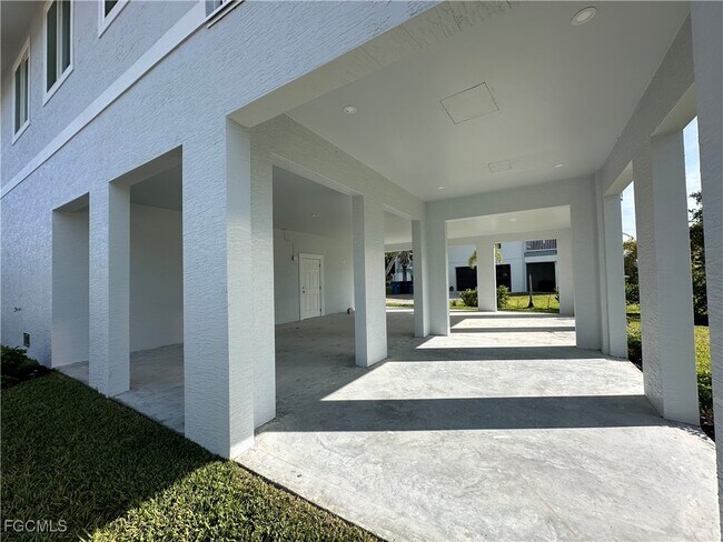 Building Photo - 4717 Spring Creek Dr