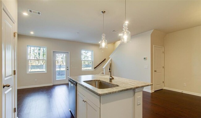 Building Photo - Elegant Townhome in Pooler