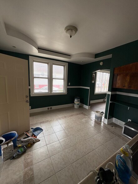 Building Photo - 3983 Talbot St