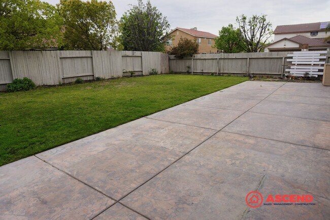 Building Photo - Corner Home Located in the Southwest!