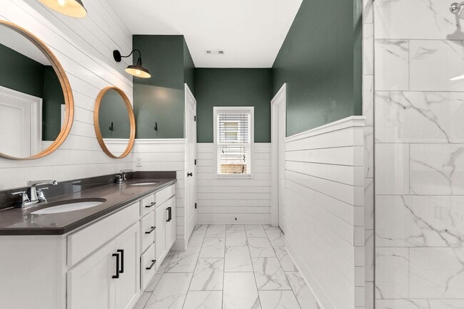 Building Photo - Former Model Home in the highly coveted Jackson Hills subdivision!