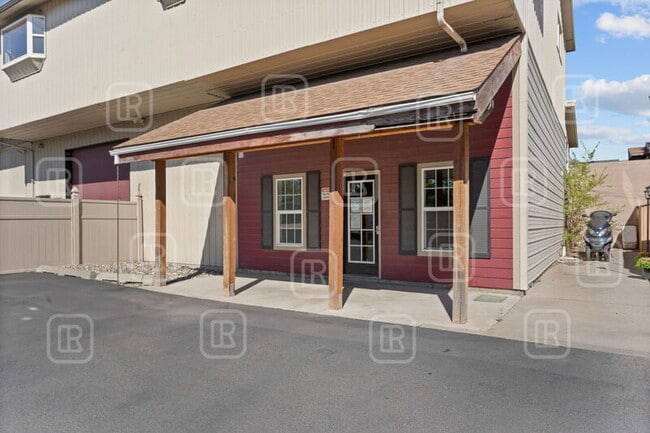 Building Photo - 7800 E Alki Ave