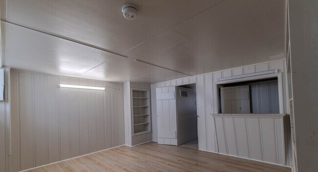 Building Photo - 3 Bedroom Home 21206