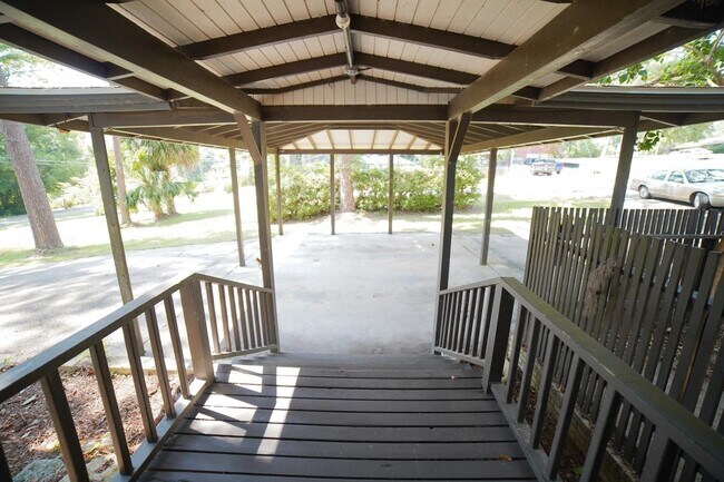 Building Photo - 1105 Solana Ave