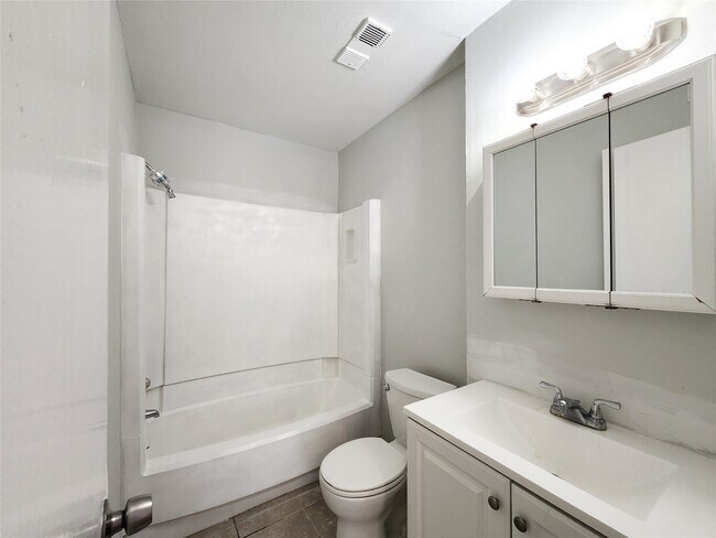 Building Photo - 8848 Kempwood Dr
