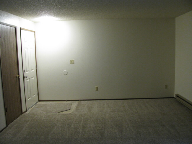 Family room - looking from kitchen towards front door - 12011 114th AVE CT E