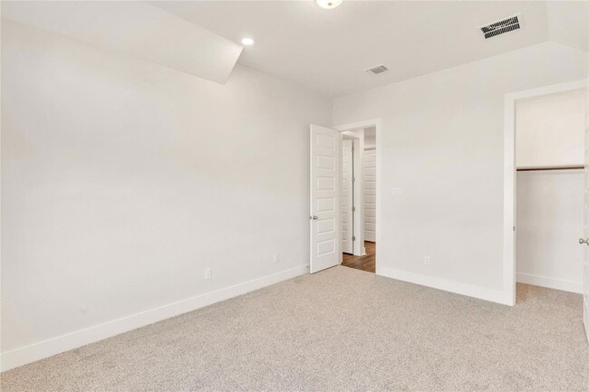 Building Photo - 2216 Bellisa Vis Dr