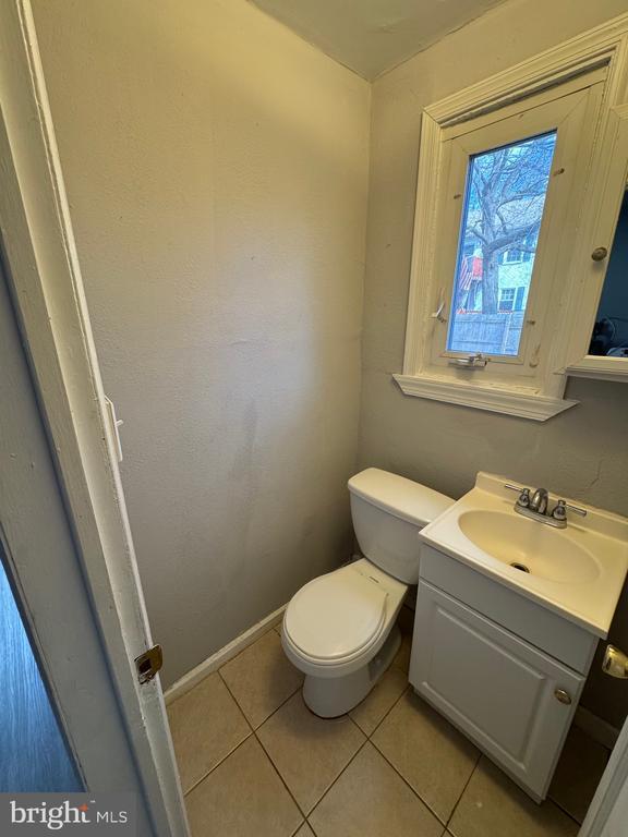 Building Photo - 729 E Haverford Rd