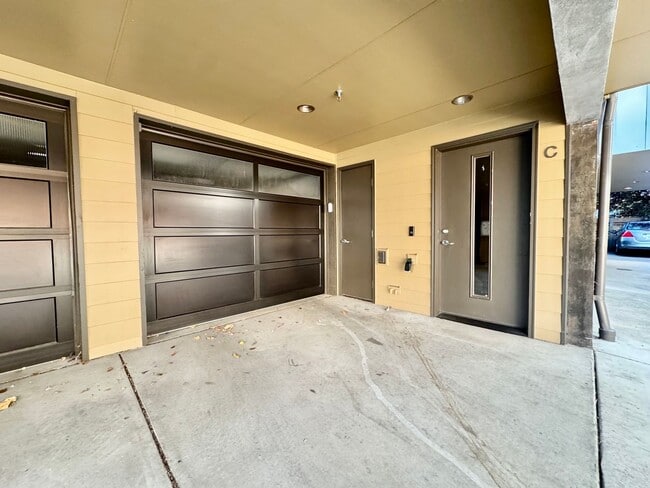 Building Photo - Stunning Fremont Townhome - Incredible Loc...