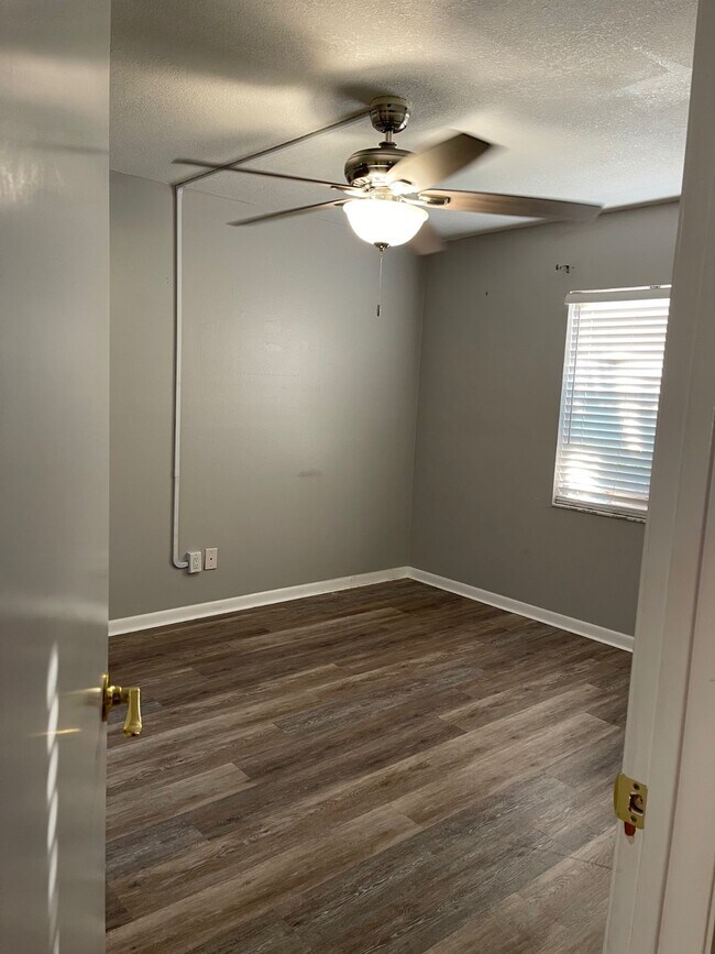 Building Photo - 817 Orchid Springs Dr